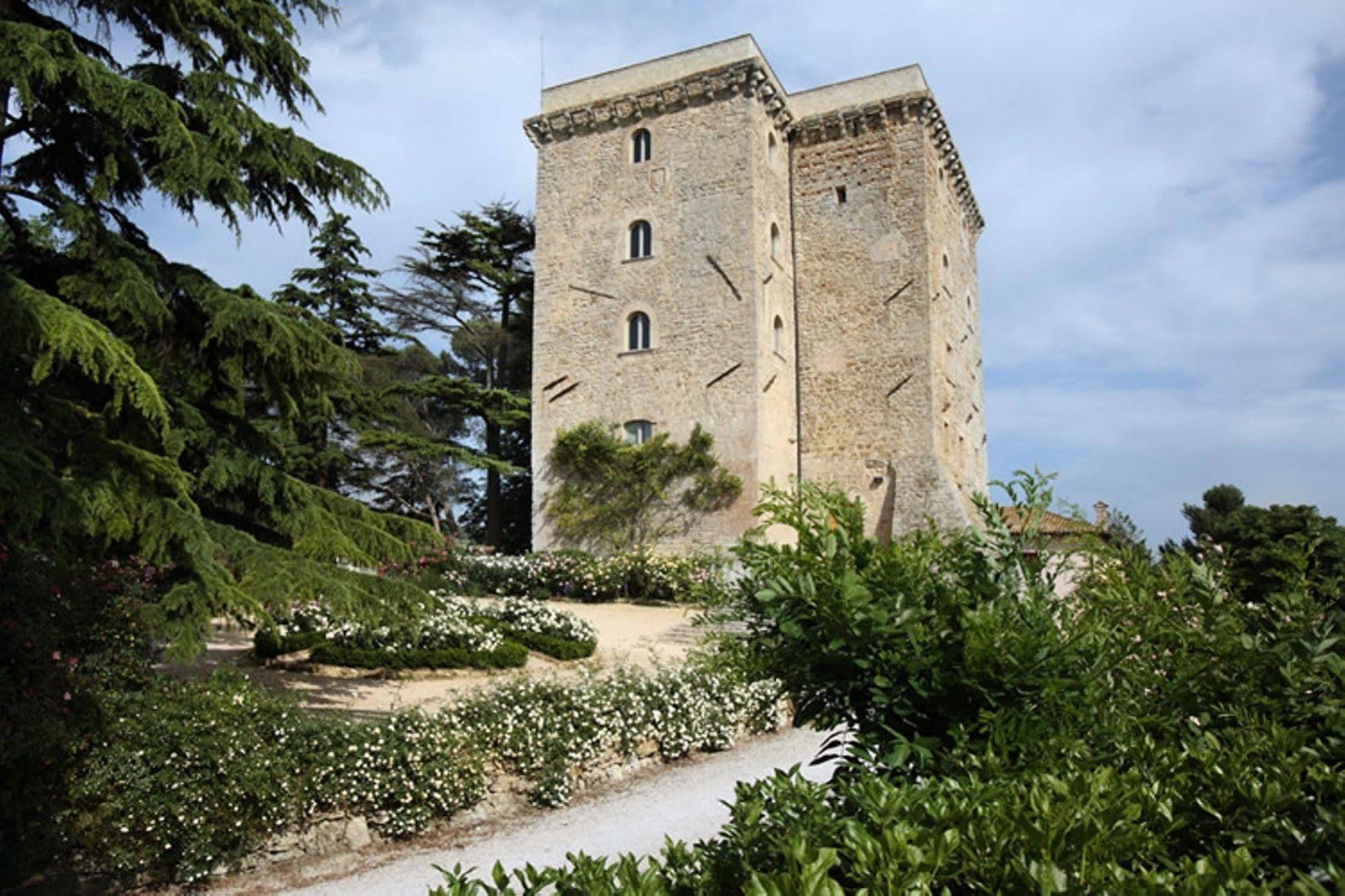 Torre Almonte Aparthotel Todi Buitenkant foto